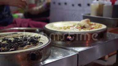泰国式薄饼，平底锅，当地市场，街头美食